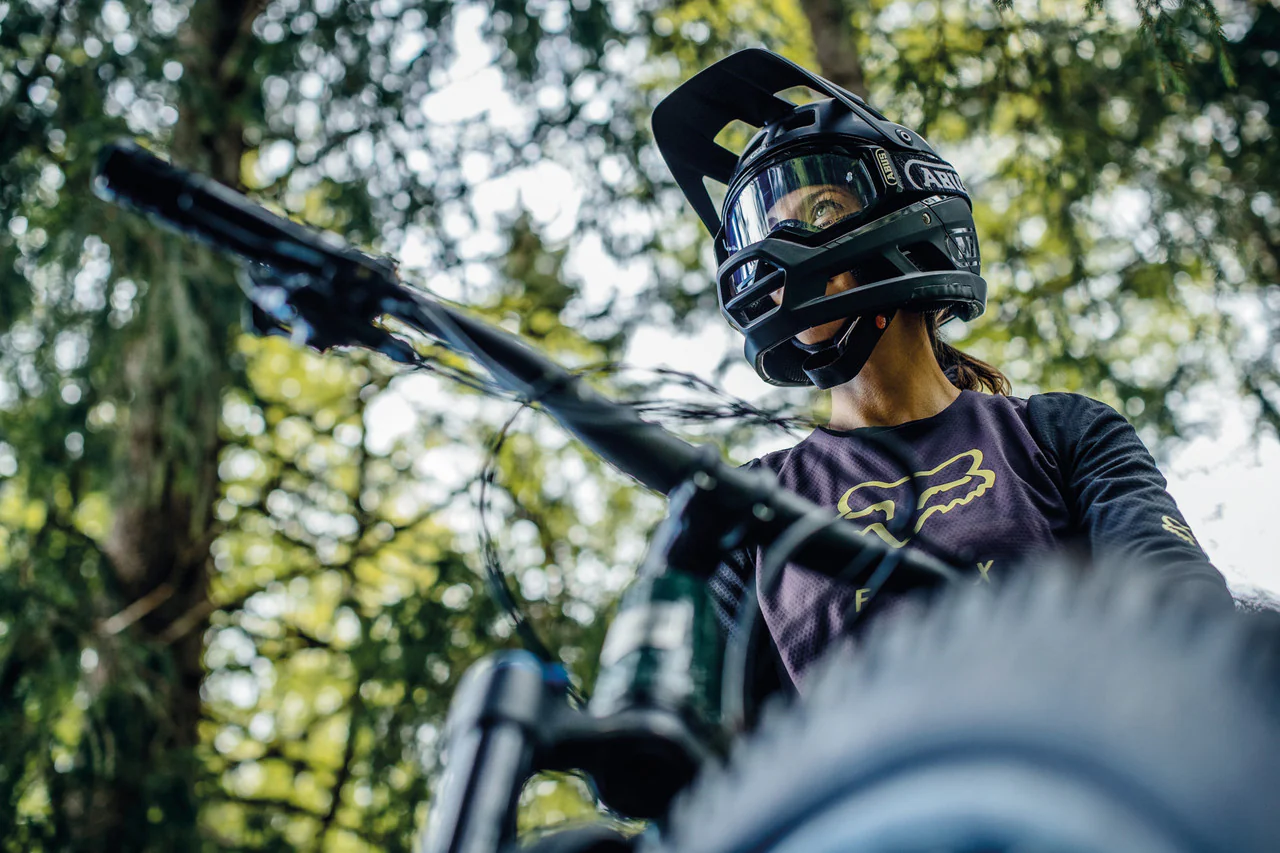 ABUS AirDrop MIPS MTB Full Face Elite Helmet in Velvet Black - Image 3