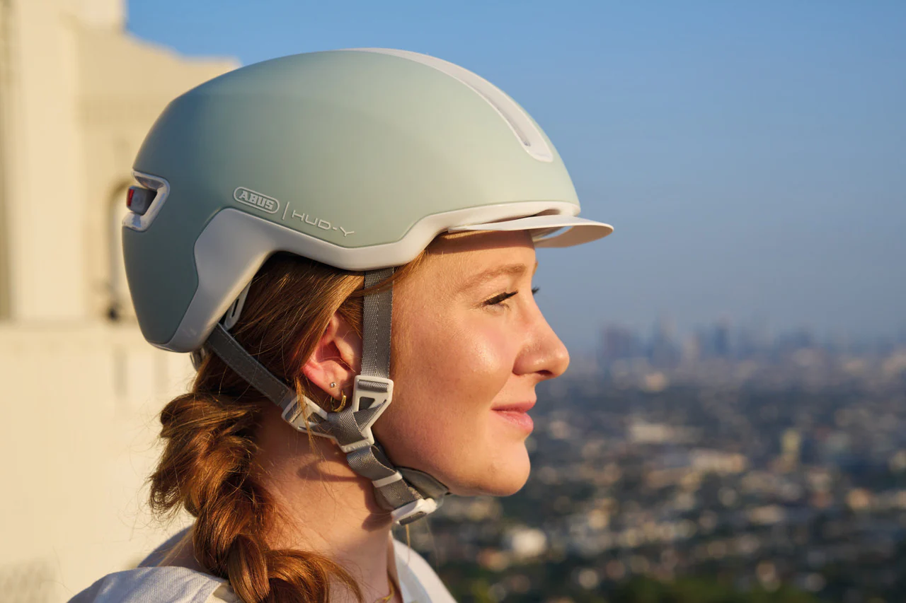 ABUS Hud-Y Pure Urban Helmet With Rear LED Light in Mint - Image 2