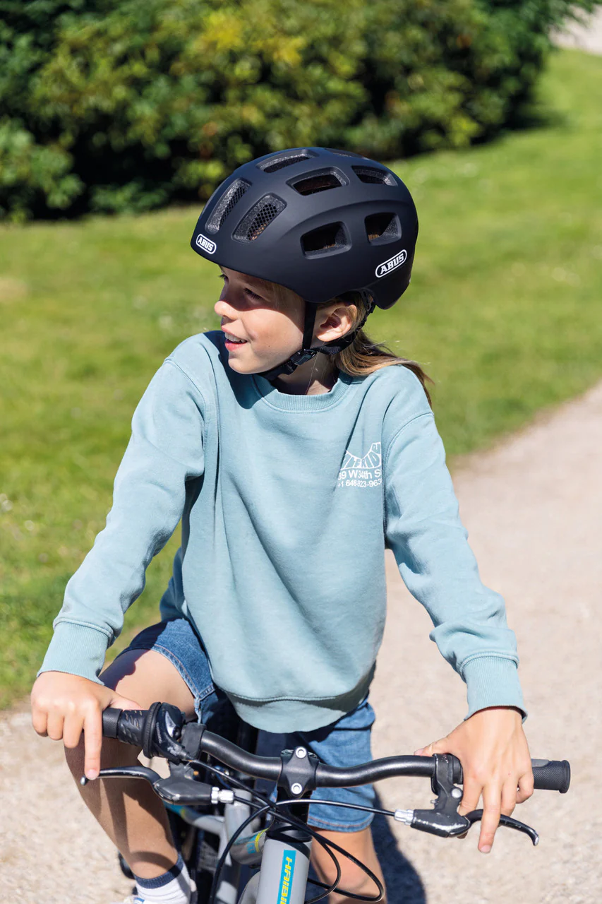ABUS Youn-I 2.0 Kids Leisure Helmet With Integrated Rear LED Light In Velvet Black - Image 4