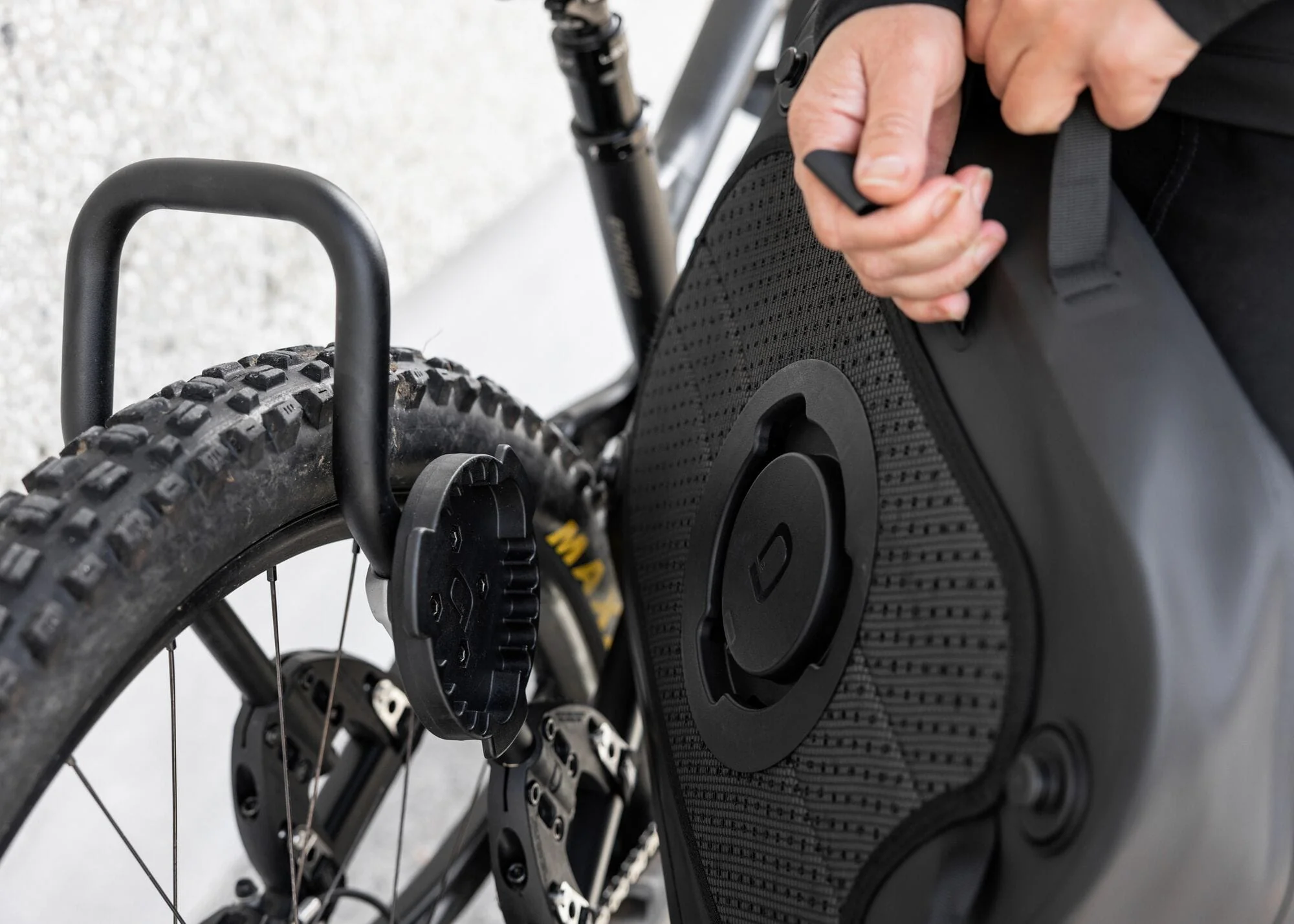 Aeroe QuickLock Urban Gravel Road MTB Waterproof Backpack - Image 7