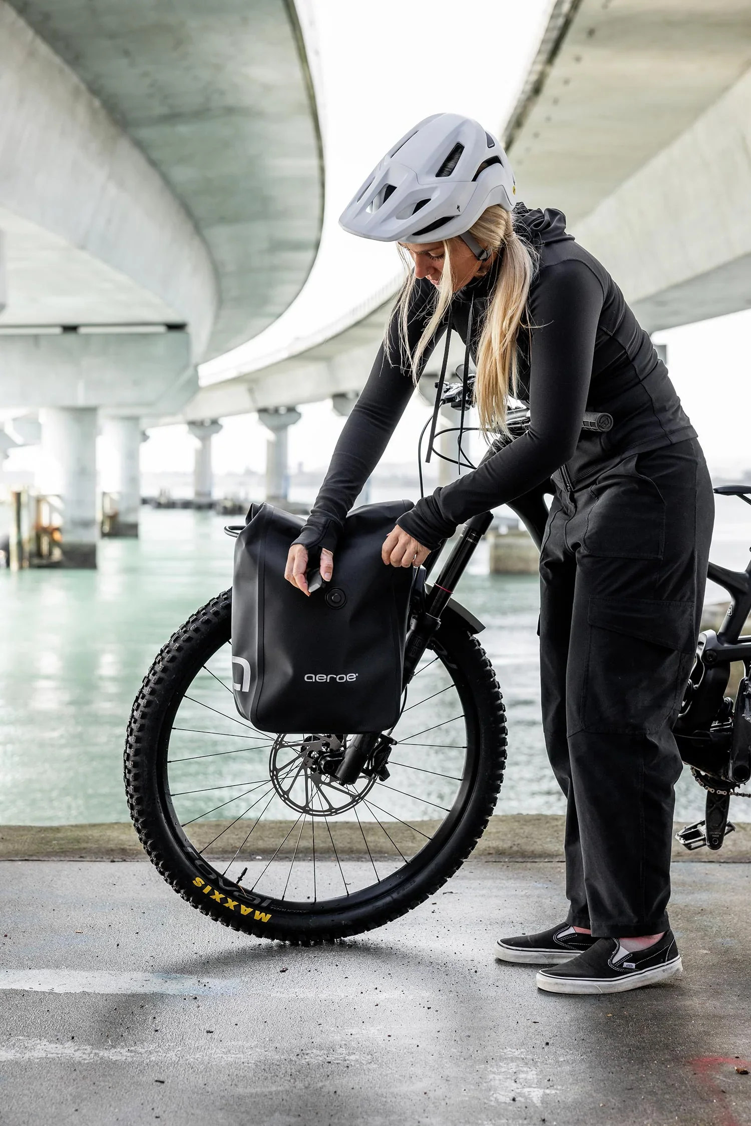 Aeroe Urban Bicycle Waterproof 12-14L Pannier Bag - Image 5