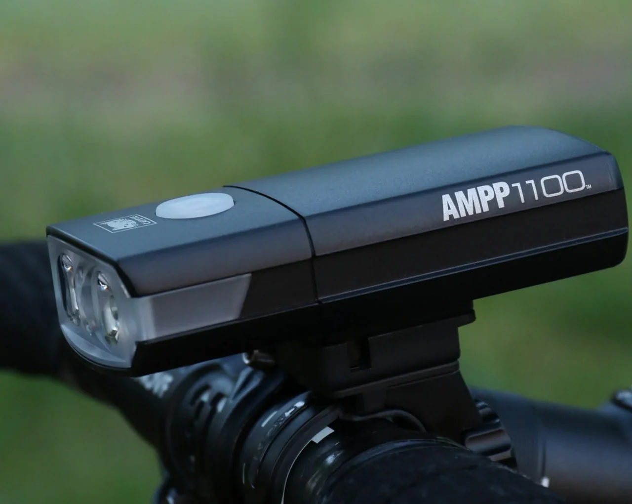 CatEye AMPP 1100 USB Rechargeable Front Bicycle Light | GRAVEL MTB ROAD - Image 2