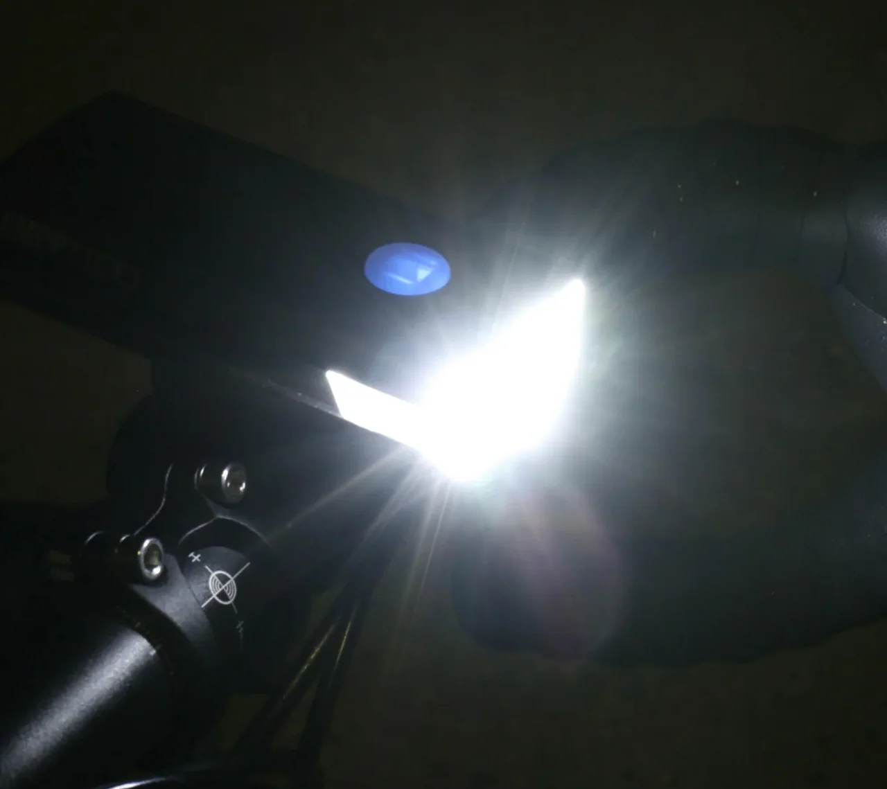 CatEye AMPP 1100 USB Rechargeable Front Bicycle Light | GRAVEL MTB ROAD - Image 3