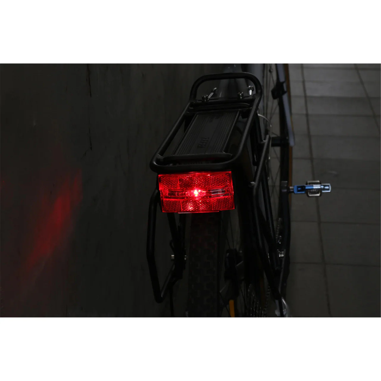 Cateye Reflex Rack AA Battery Rear Bicycle Light | GRAVEL ROAD - Image 5