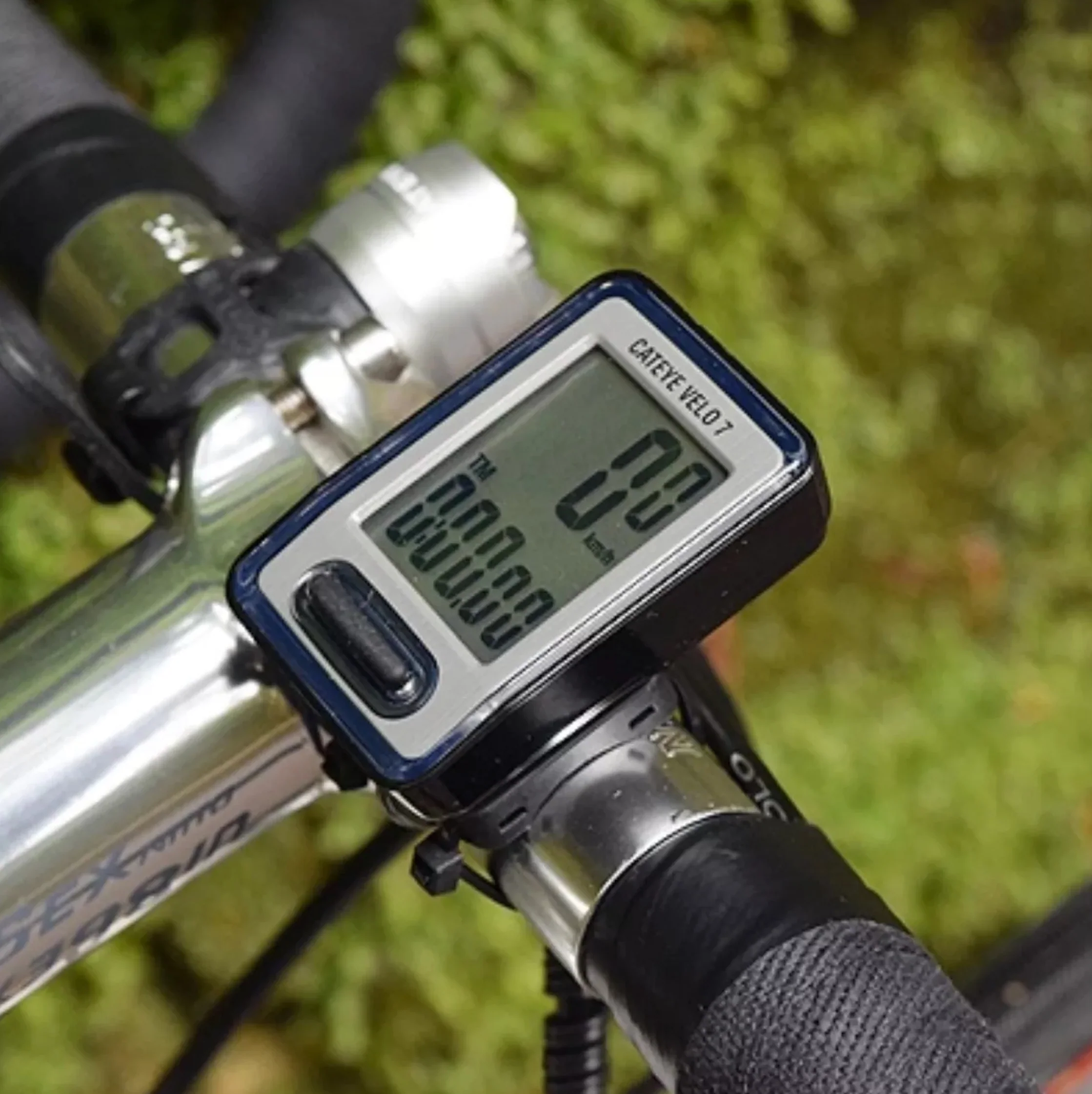 CatEye Velo 7 Wired Programmable Cycle Bike Computer | Black - Image 2