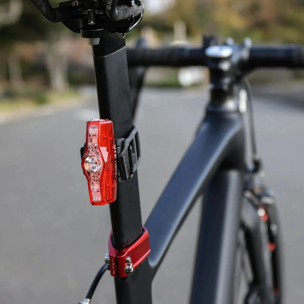 CatEye VIZ 150 USB-C Rechargeable Rear Bicycle Light  | MTB ROAD GRAVEL - Image 4