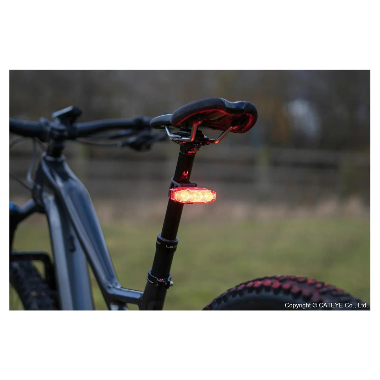 CatEye Viz 450 USB Rechargeable Rear Bicycle Light | ROAD MTB GRAVEL - Image 2