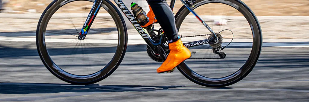 DexShell Lightweight Water Resistant Cycling Overshoes In Orange - Image 2