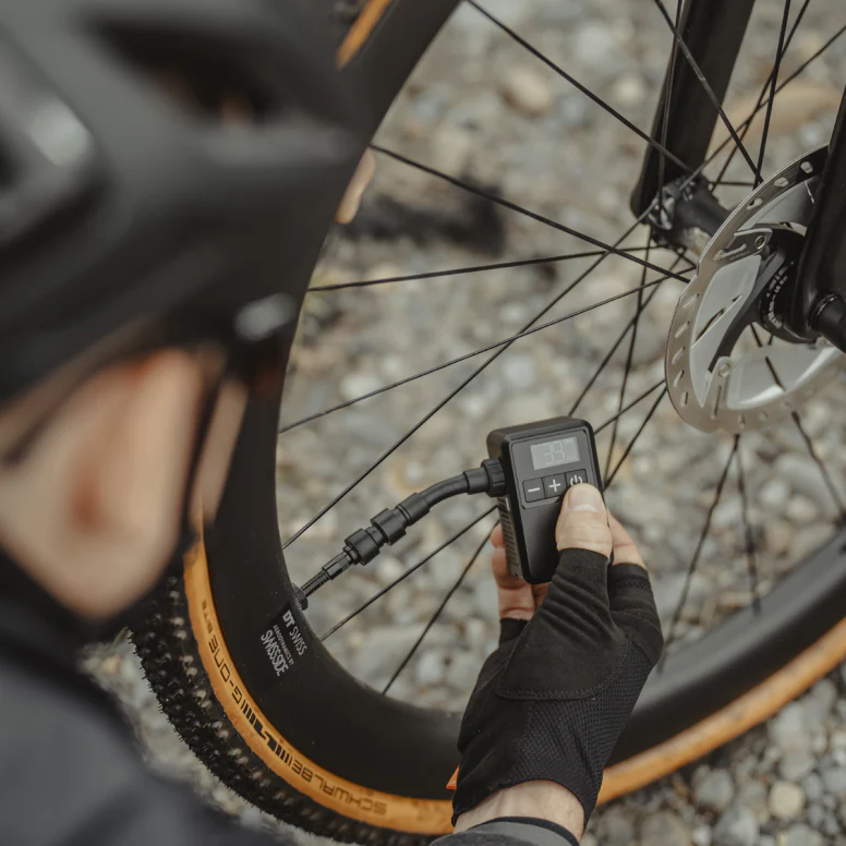 Topeak E-Booster Digital Mini Electronic Pump - Image 2