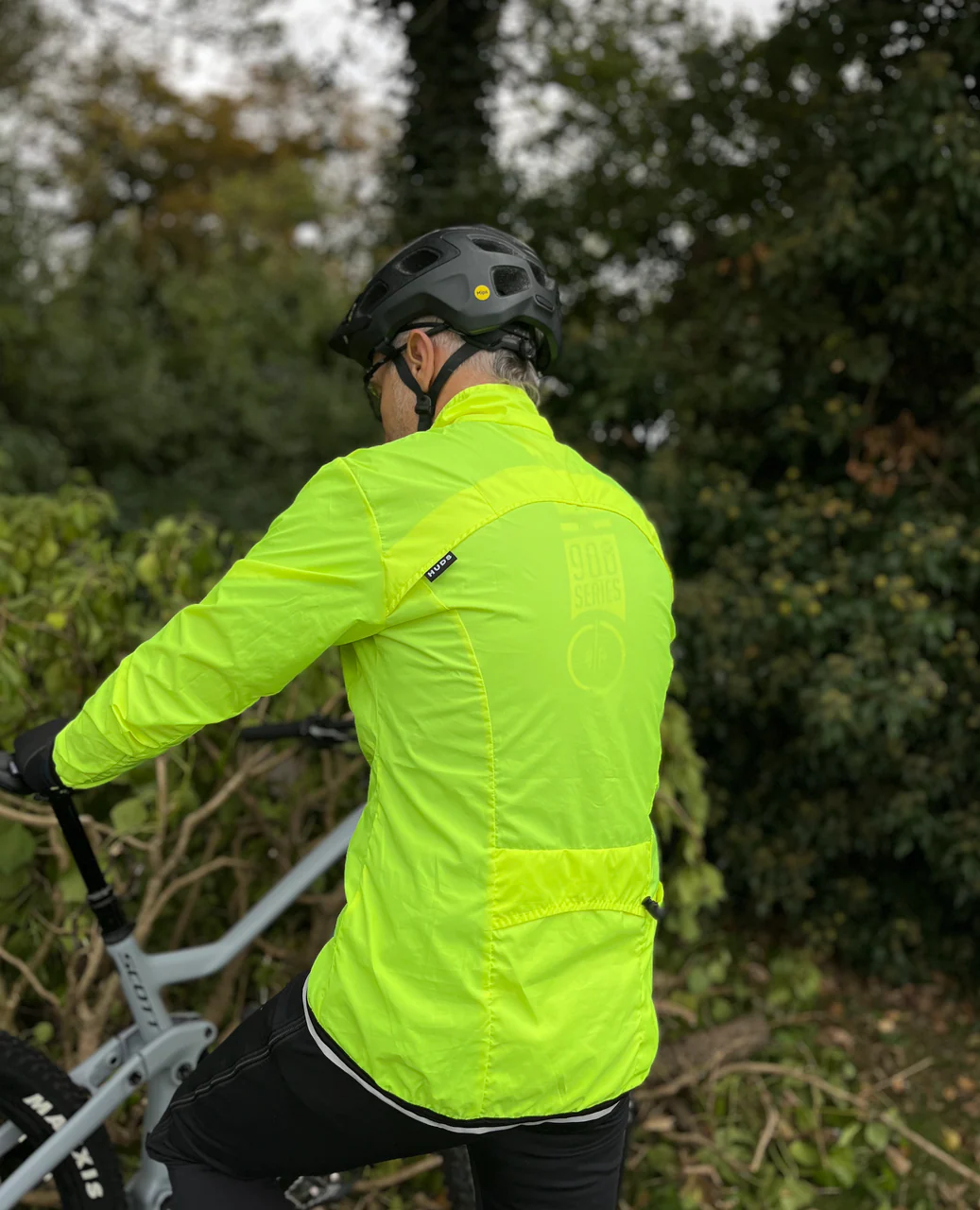 HUDS Super Waterproof Packable Lightweight Unisex Jacket 140g - Image 10