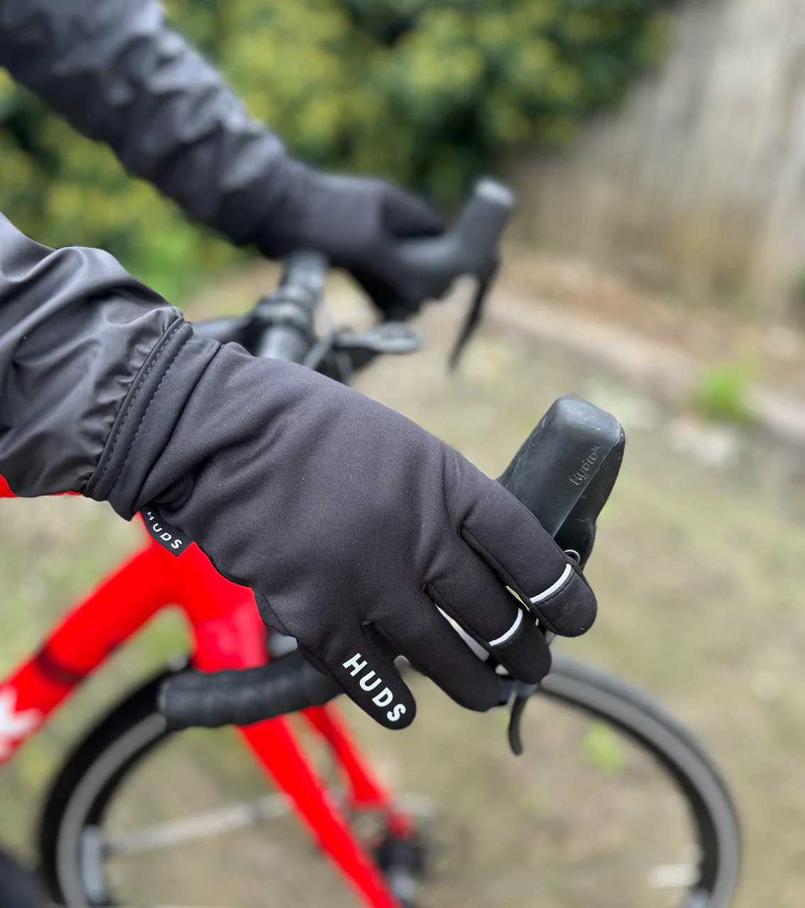 HUDS Water Resistant Cycling Winter Gloves In Black - Image 4
