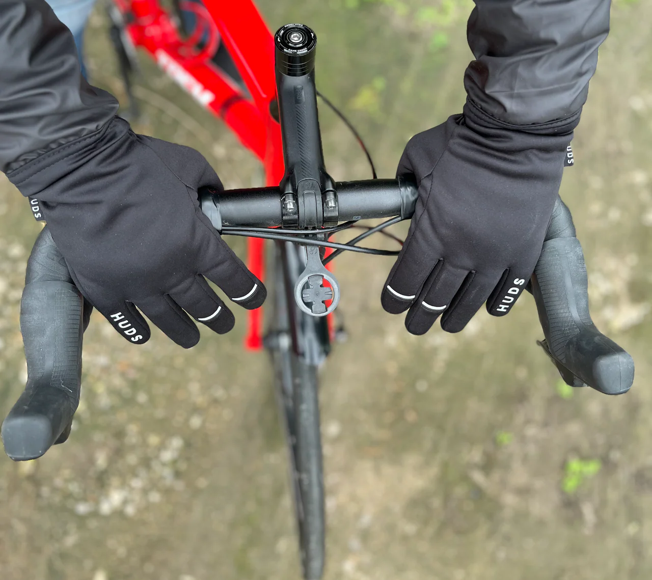 HUDS Water Resistant Cycling Winter Gloves In Black - Image 5