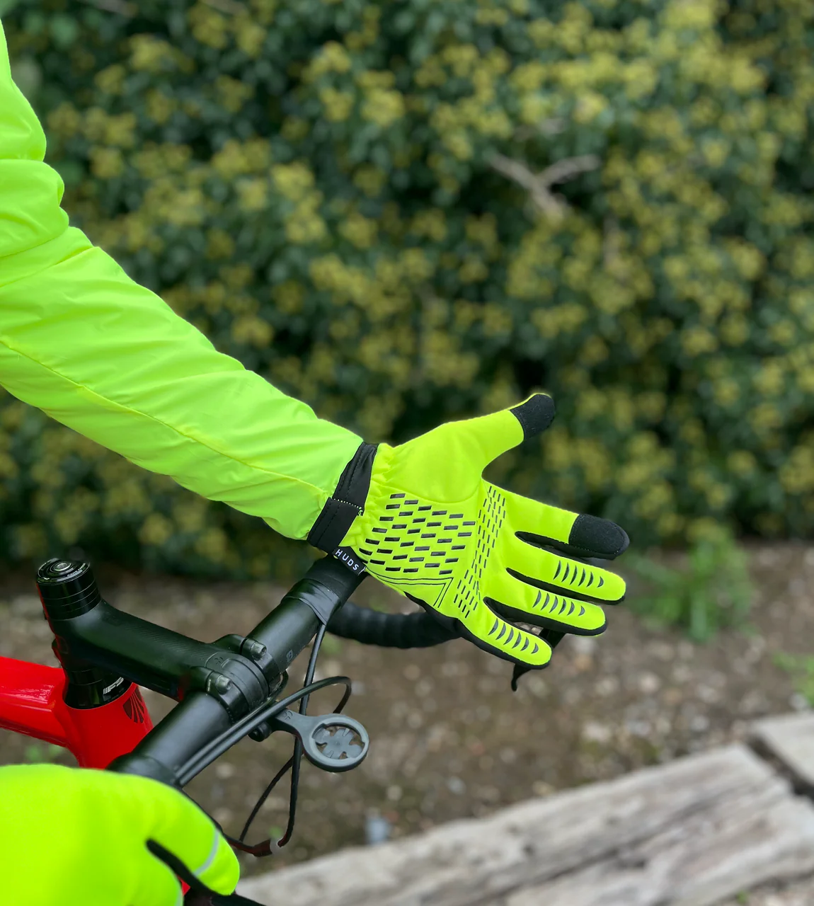 HUDS Water Resistant Cycling Winter Gloves In Black or Fluro Yellow - Image 9
