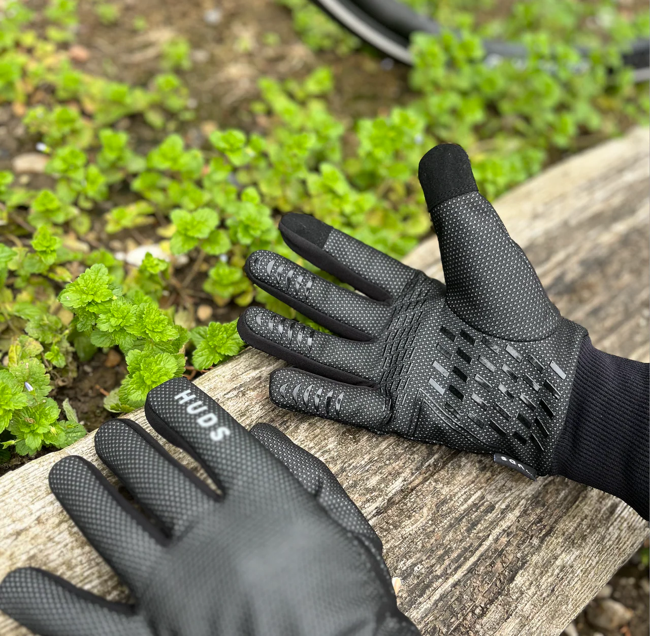 HUDS Wind Stop Thermal Lined Lightweight Warm Cycling Winter Gloves In Black - Image 4