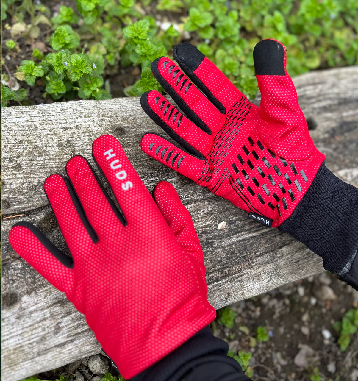 HUDS Wind Stop Thermal Lined Lightweight Warm Cycling Winter Gloves In Red - Image 3