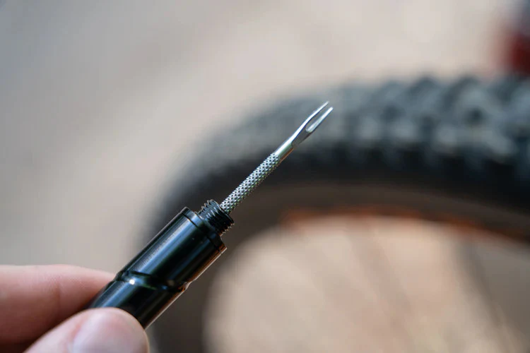 KOM Pro Tubeless Road MTB Tyre Repair Tool With C02 Inflator  & Valve Core Remover |  Black - Image 5