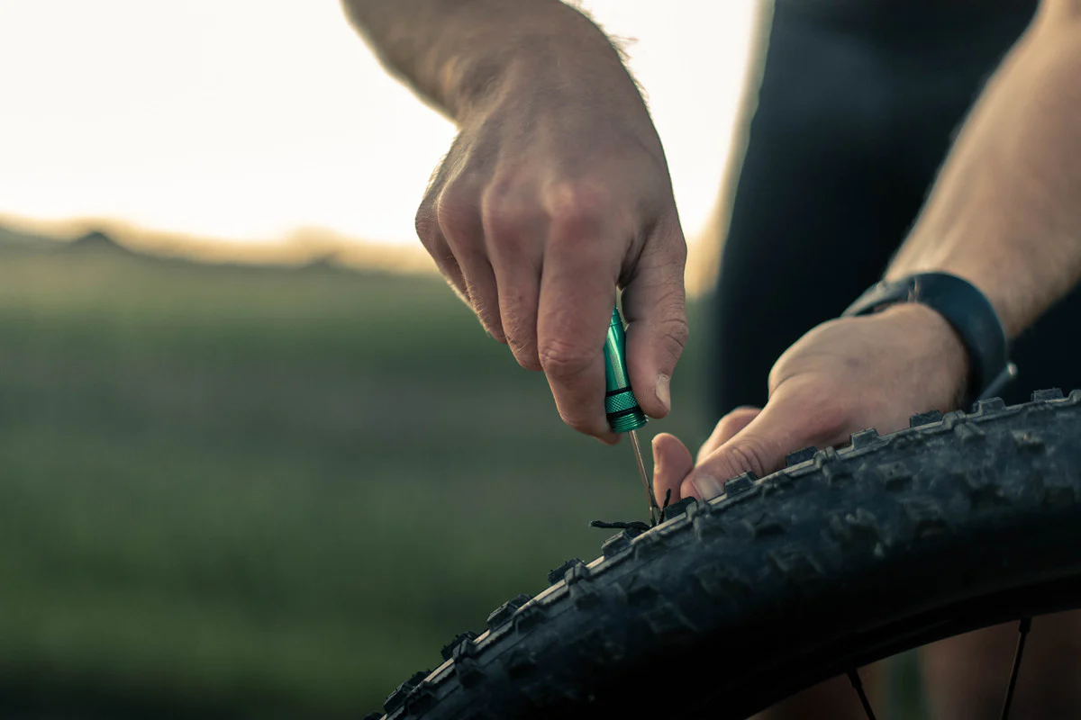 KOM Tubeless Tyre Puncture Repair Compact Tool All Colours - Image 6
