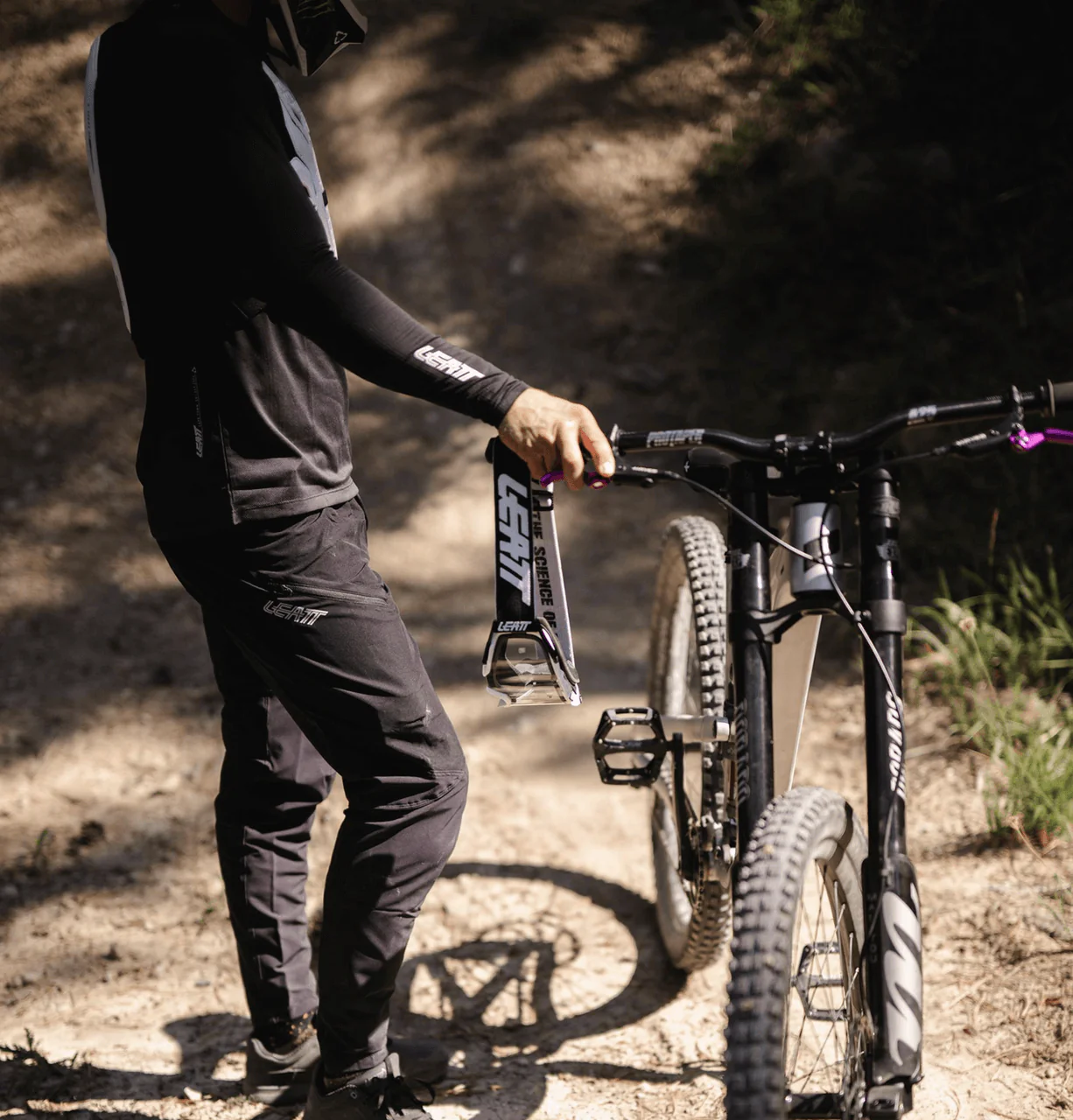 Leatt 1.0 MTB Jersey & Trouser Ride Kit | Black - Image 3