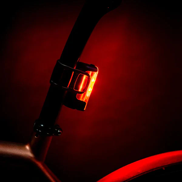 Lezyne Strip Drive Pro 400+ USB-C Charging Waterproof Rear Light - Image 3
