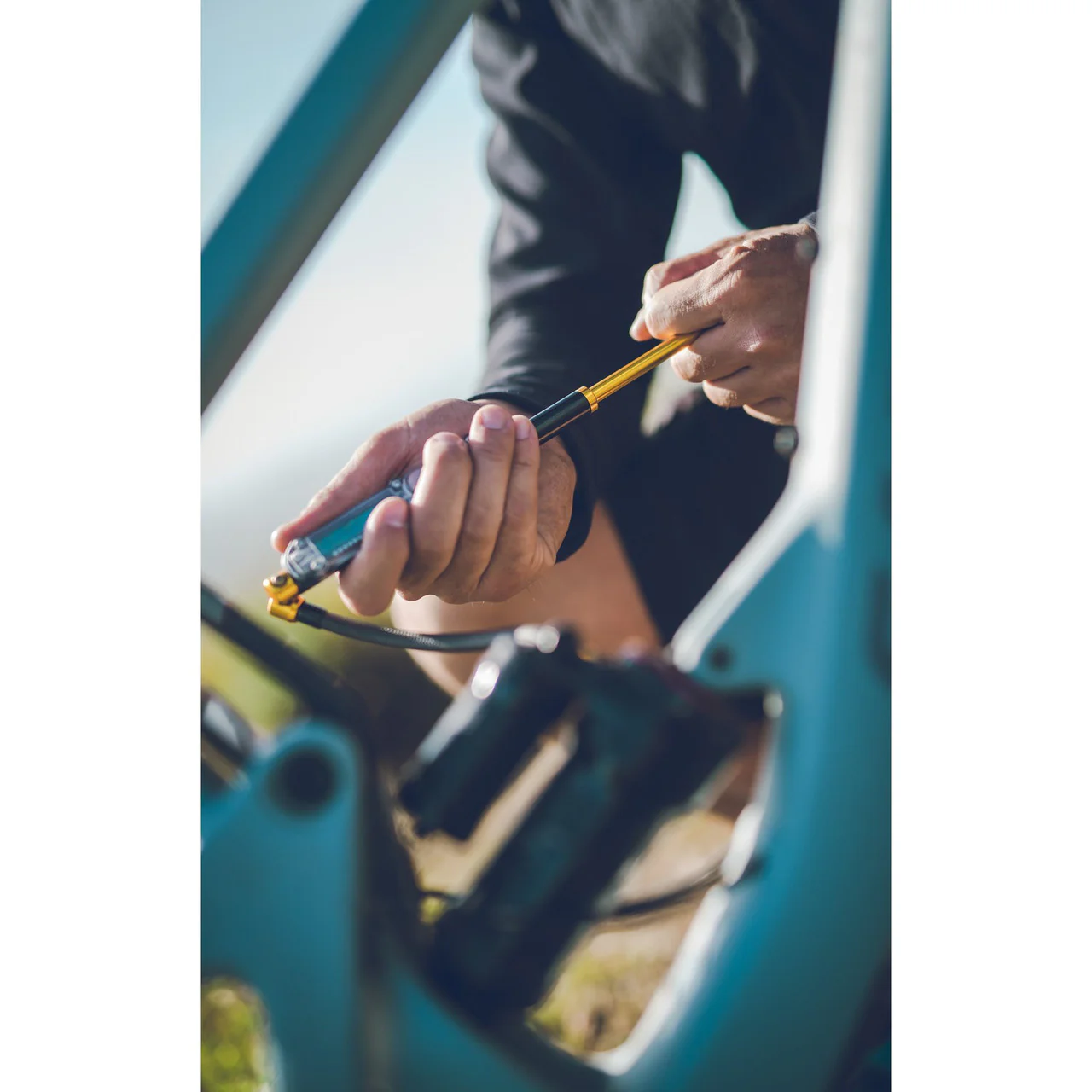 Lezyne Digital Mini Shock Drive Hand Pump - Image 4