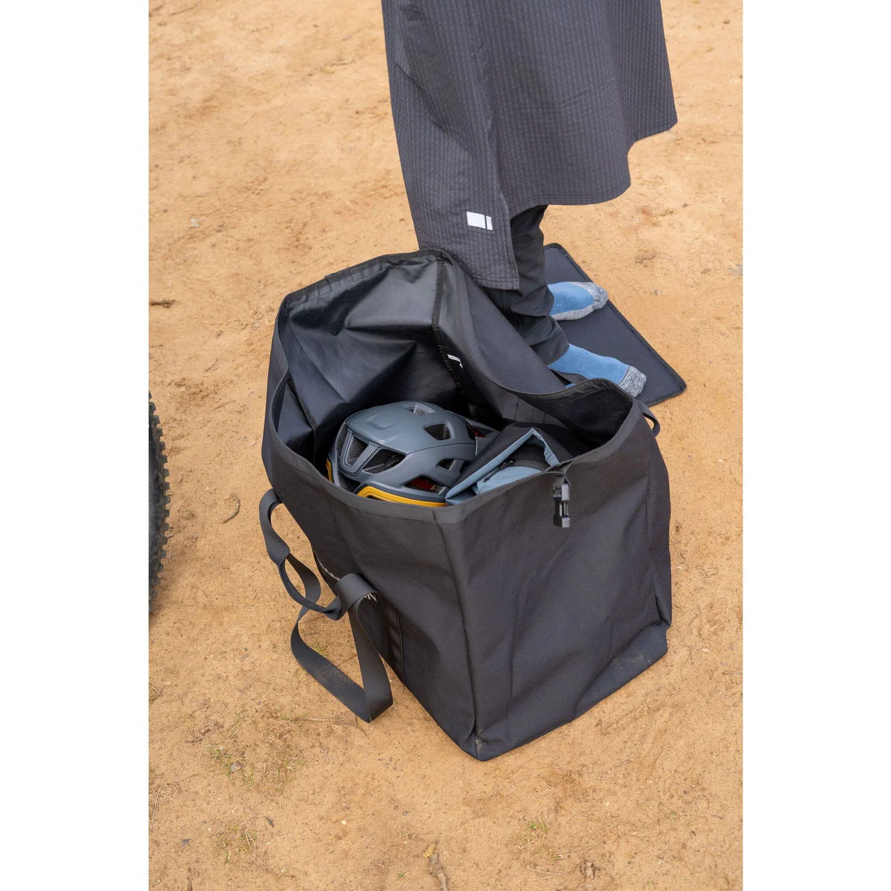 Madison DTE Dirty Secret 60 Litre Kit Bag  In Black - Image 5