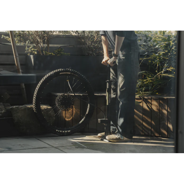 Topeak JoeBlow Mountain X Digital Floor Bike Pump - Image 3
